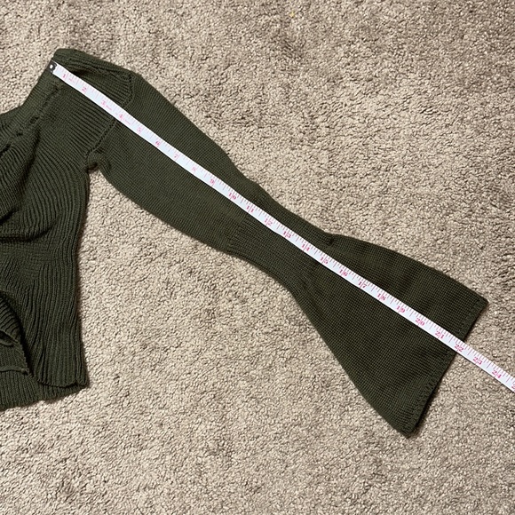 Seek the label sweater with bell sleeves, dark green in size small - Picture 4 of 9